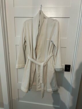 Calvin KleinCozy White Plush Robe with Belt